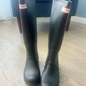 Hunter Black Tall Gloss Rain Boots
